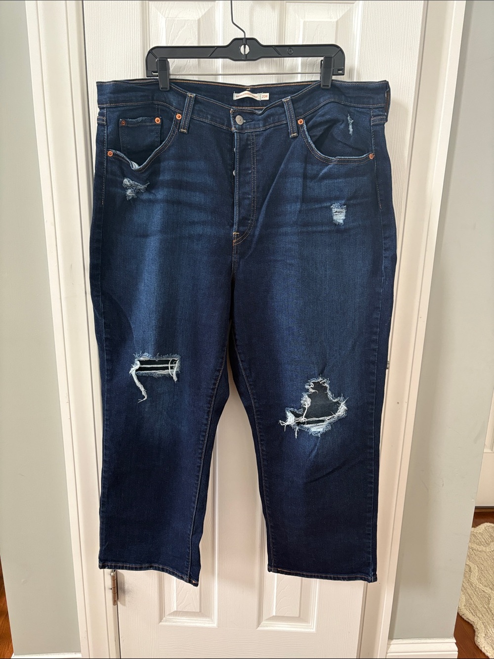 Levi’s Dark Blue Distressed Women’s Jeans Ankle length
